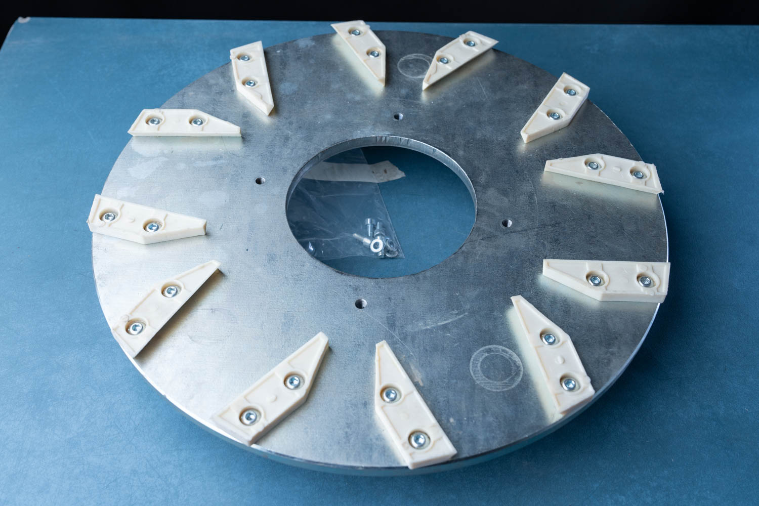 Marmorschleifteller für 6 Schleifsegmente Form Frankfurt zur Montage an Marmorschleifkopf Marmorschleifteller für 6 Schleifsegmente Form Frankfurt zur Montage an Marmorschleifkopf