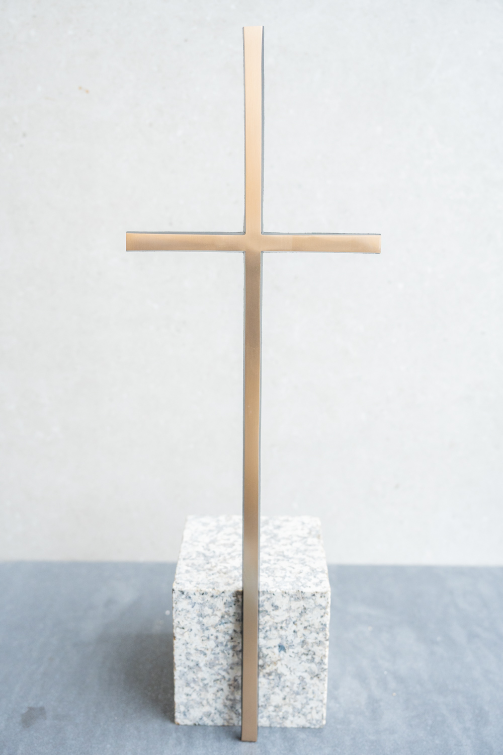 Kreuz 60 x 20 cm Bronze Oberfläche geschliffen