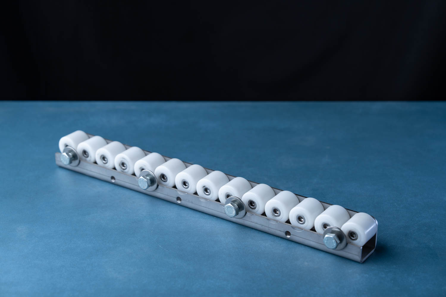 Einlauf-Anschlagleiste mit Rollen Einlauf-Anschlagleiste mit Rollen